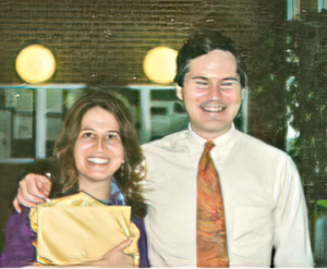Lynne Mason, Ph.D., avec Charles « Skip » Alexander, Ph.D., son directeur de thèse et l'un de ses co-auteurs